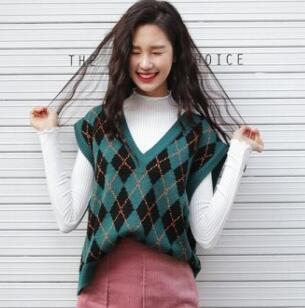 灯芯绒裙子配什么上衣？这样搭配最显瘦！