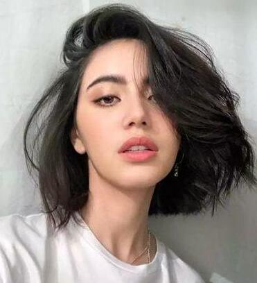 如果你只知道辛芷蕾的发型你就out了，这些短发发型是最时髦最适合冬季