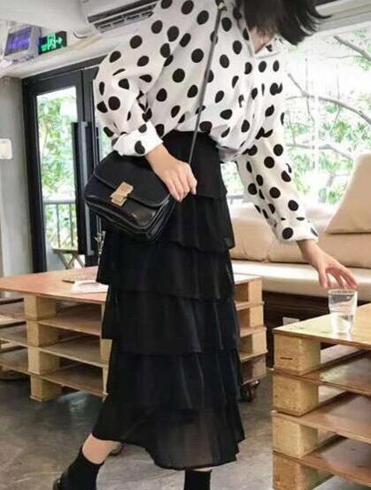 百褶裙怎么更好的搭配呢？搭配什么上衣最好看？