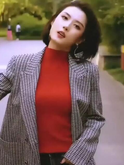 抖音上拍港风的小姐姐，复古风，太时尚！