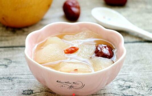 超级简单的冰糖炖梨，止咳神器你会做吗？