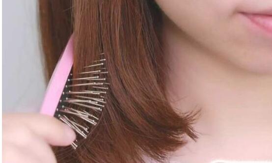 冬天头发静电很烦恼？做到这几点让你远离静电