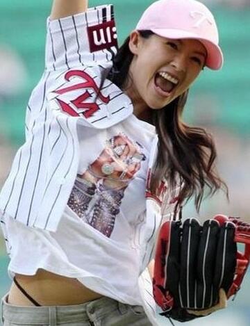 丁字裤穿着舒服吗？穿着什么感觉，丁字裤也是时尚元素