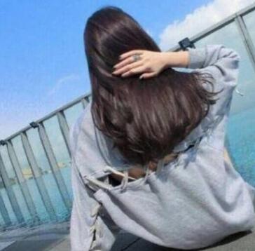 感情里先放手的那个人，先放手的其实更痛