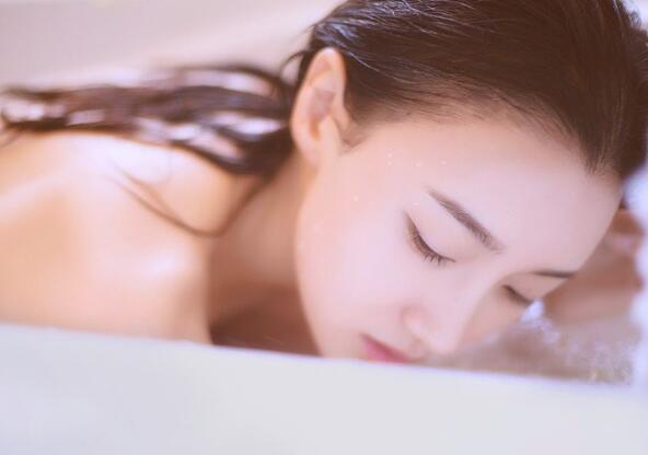 情感故事：酒店捉奸捉错了，反而羊入虎口