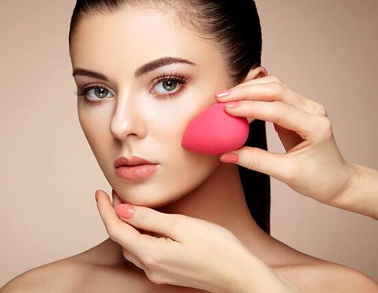 怎么化妆显脸小？圆脸妹妹变身精致小脸的化妆技巧