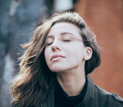 换妻记，她的睡熟的脸上闪着光彩