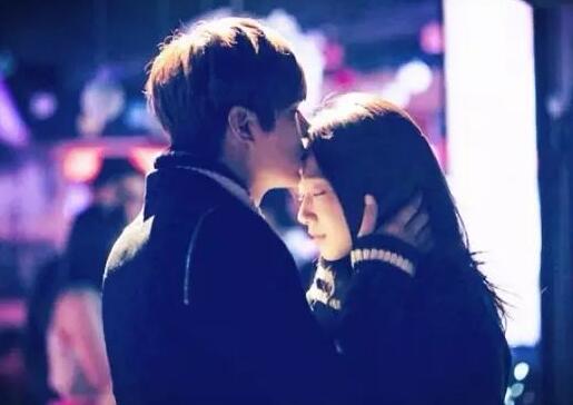 私密话题：女生最爱亲男人哪里？