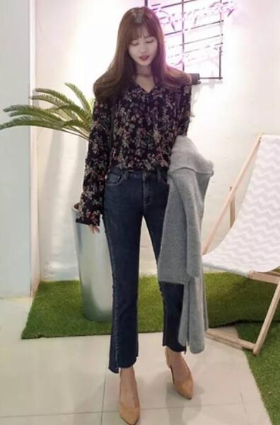 高腰牛仔裤配什么上衣，穿出黄金比例