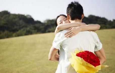 初恋女友对男人的意义到底有多重要？男人见到初恋的反应