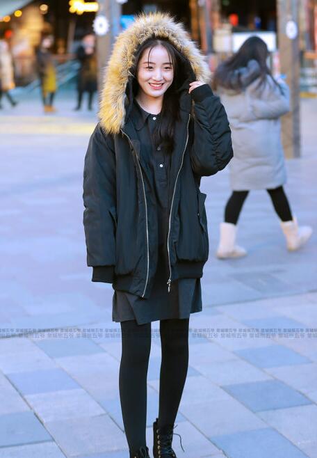 街拍：追寻时尚就要敢于在众人面前展示自己的魅力