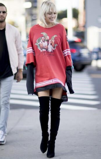 衣服有点过时但是又感觉买新的浪费