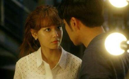 男女深情对视代表什么？深情对视的眼神图片