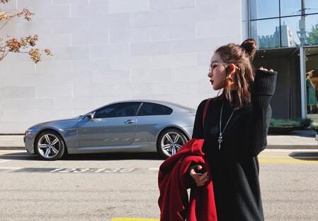 皮肤黑的人适合穿什么颜色的衣服