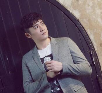 抖音剪一段时光静默饮一杯岁月如歌是什么歌