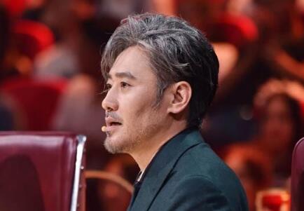 陈昱霖ins疯狂炫富，七年没工作居然住豪宅戴名表