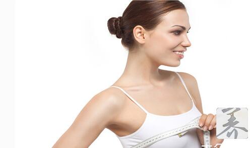 如何能使胸部增大，好身材都是锻炼出来的