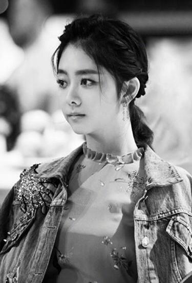 谭松韵母亲车祸  网友表示很痛心