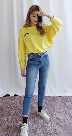 白色运动鞋才是春季标配 小白鞋的混搭