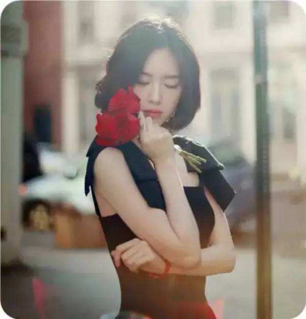 污到湿的黄文阅读 美人岛求生记_荒岛的树丛里面，钻出两个女人