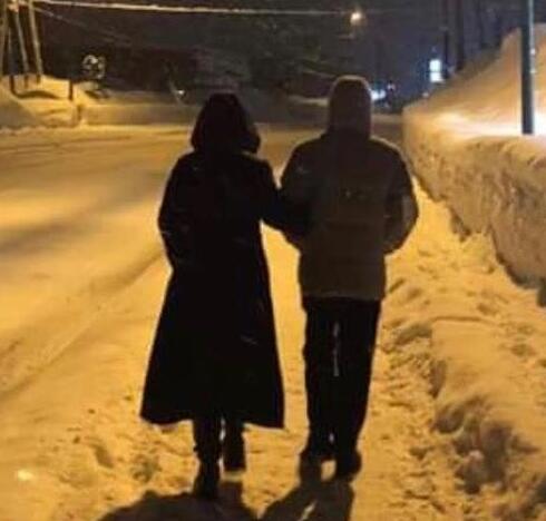 梁朝伟秀恩爱照片