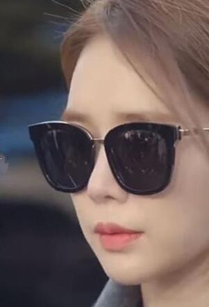 韩剧触及真心刘仁娜墨镜是哪一款