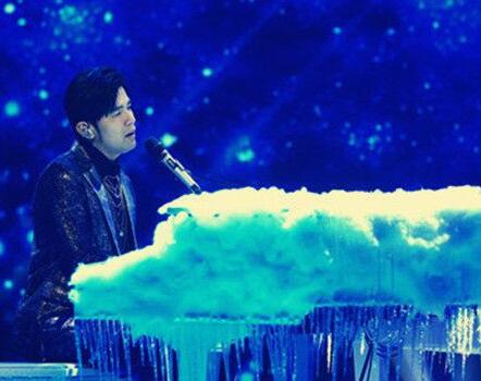 周杰伦谈练琴辛酸史 能有今天的成就皆因妈妈拿藤条在旁督促