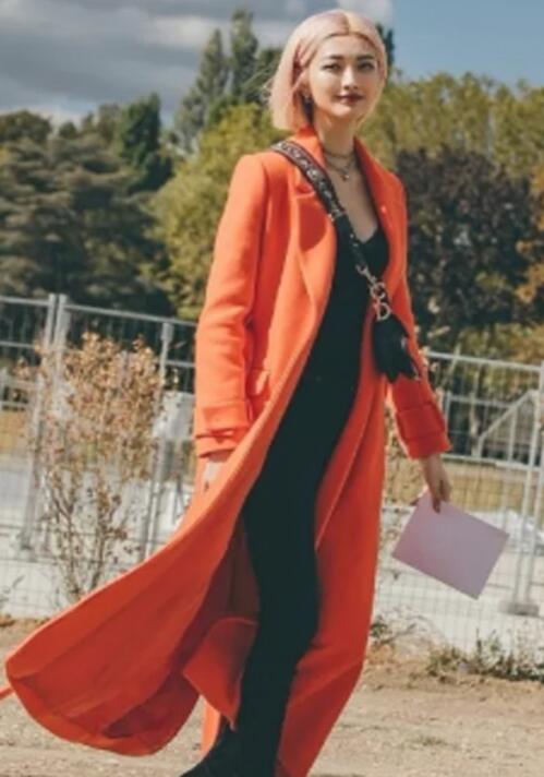 打底袜配什么衣服 这样穿展现纤细双腿