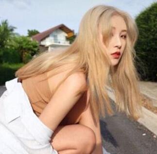 2019流行珍珠白发色头发图片