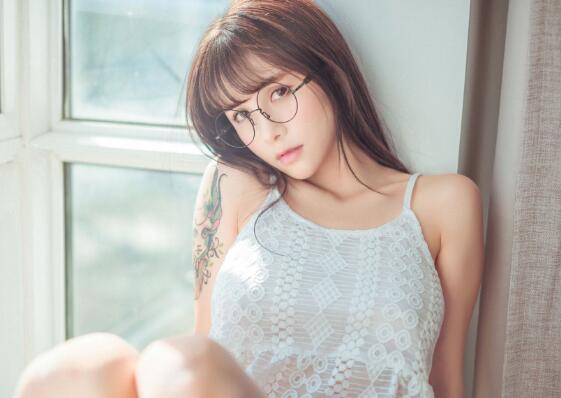 男女乱伦情感故事|幻想着里面迷人的轮廓