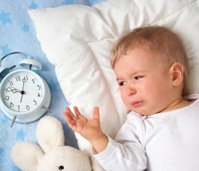 一月睡二月哭三月闹_3个月内的婴儿闹觉绝招