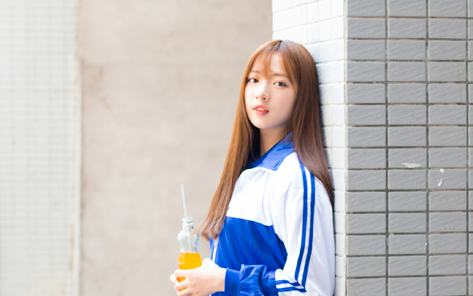 在教室里抽插班花|腿张开点,别夹这么紧