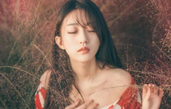 新婚的第一夜湿透了6次床单|大片大片雪白的肌肤露在外面