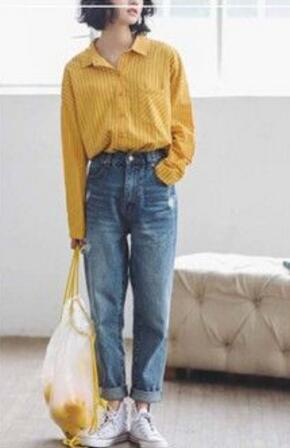 黄色上衣配什么颜色下装好看