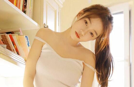 被三个人轮流舔下班|梦见雪梅洗澡时的情形