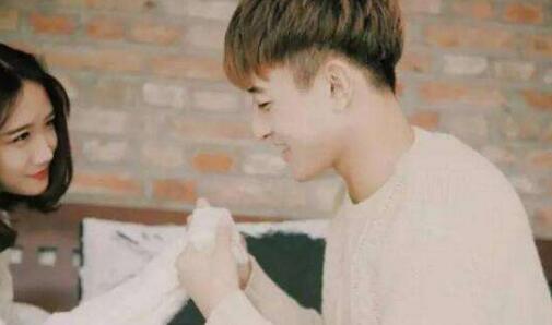 不是冤家不聚头，这几对星座非常般配