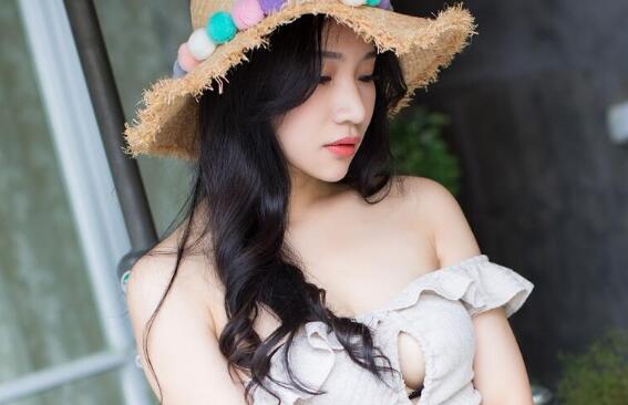 很纯很暧昧|细长白嫩的美腿之上，是那美丽诱人的臀部