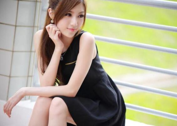 很纯很暧昧|伸手就要向美女身上摸去