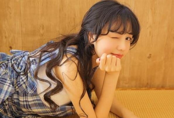 老公轻点日菊花疼|山上水潭里的裸女子