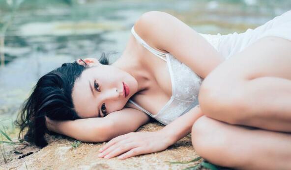 喂饱你这小妖精真紧爽|王雅琪两条修长美腿猛然并紧