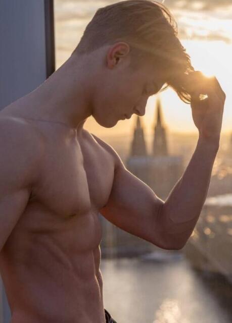 女朋友被老头玩烂|她里面连个罩罩都没有穿