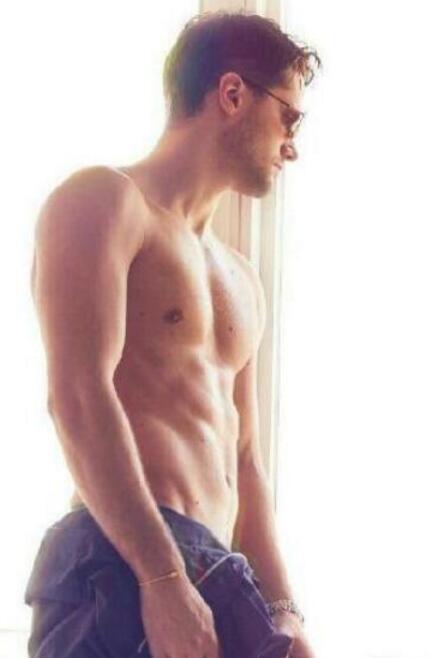 男朋友甜我下面好爽_自己双手托起了那饱满