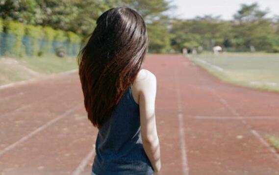 两性故事吃奶添下面_感受到嫂子胸前软软的部位