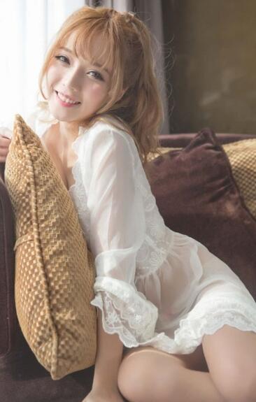 老板开会让我含着他的_胸前那对饱满