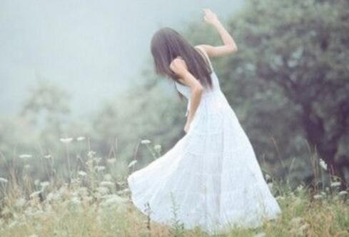 女经理丝袜办公桌桌下|红着脸把遮盖老罗的衣服掀开了