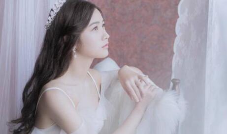 上课时被同学摸出水来|摇晃着性感白嫩的高挑娇躯