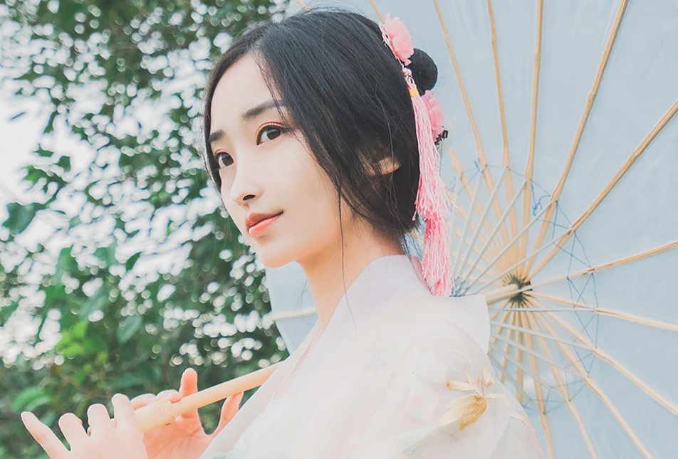 教练 啊轻点 你好大|柳潇潇漂亮的脸蛋上