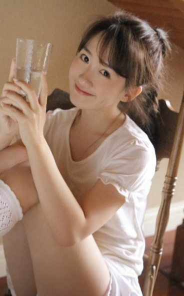 女人脱裤衩看全身|莲花嫂子的衣不蔽体