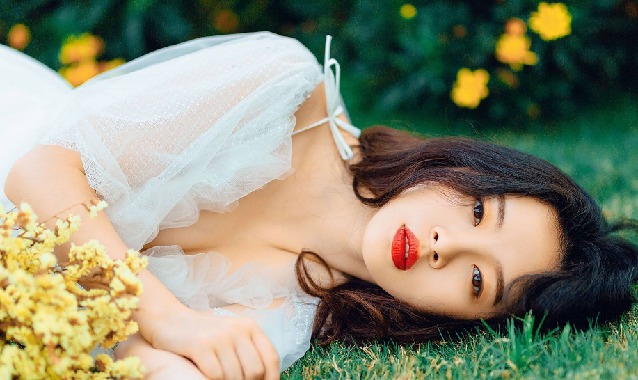 在农村玩娘俩小说_女子被拉到树林里