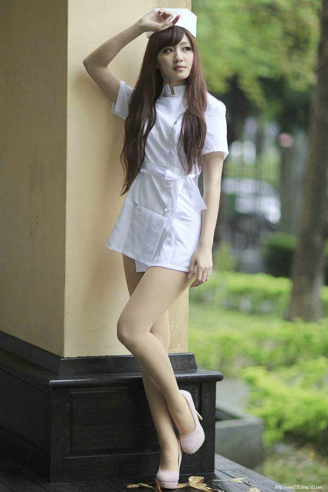 美艳护士把我夹得好爽|让这个老光棍摸的好爽